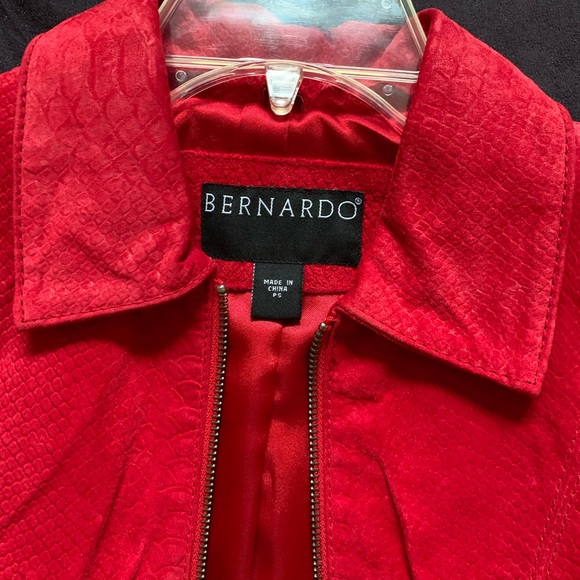 Red jacket - Picture 2 of 3
